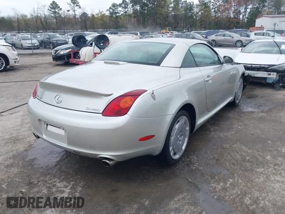 ✅ 2004 Lexus SC 430 • VIN: JTHFN48Y840053546 • Lot: 41945488. Wystawiony na IAAI z przebiegiem 167 846 mil. Bezpłatny archiwum sprzedaży aukcyjnych z USA i szczegółowy raport historii pojazdu na DreamBid. Zdjęcie 4.