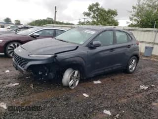 ✅ 2022 Hyundai Kona SE • VIN: KM8K2CAB9NU795713 • Лот: 58092445. Опубликован ранее на Copart с пробегом 16 576 миль. Бесплатный доступ к архиву аукционных продаж из США и подробный отчёт об истории автомобиля на DreamBid. Изображение 1.