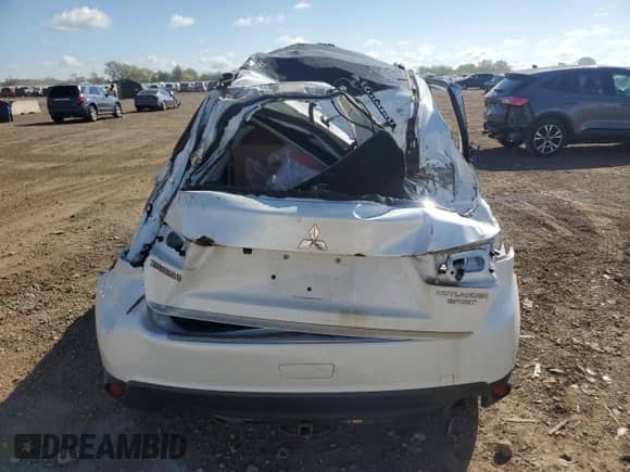 2014 Mitsubishi Outlander SE with VIN 4A4AP4AU8EE025479, listed as a Copart auction lot 81733755 with Not provided miles and Salvage title. Bid and sale history available at DreamBid. Image 6.