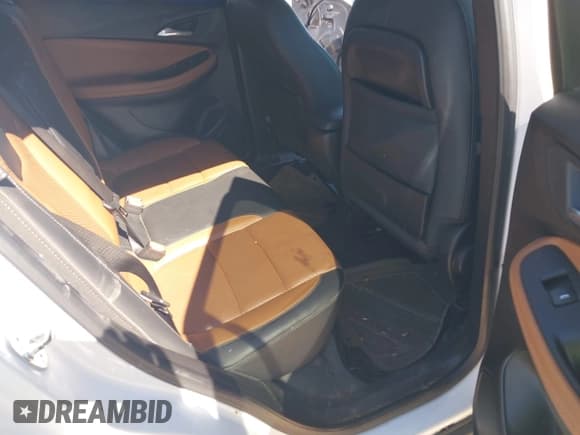 ✅ 2021 Buick Encore GX Essence • VIN: KL4MMGSL9MB163675 • Lot: 41592693. Wystawiony na IAAI z przebiegiem 64 770 mil. Bezpłatny archiwum sprzedaży aukcyjnych z USA i szczegółowy raport historii pojazdu na DreamBid. Zdjęcie 8.