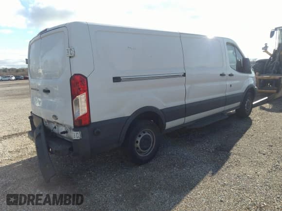 ✅ 2018 Ford Transit • VIN: 1FTYR2YM8JKB11512 • Lot: 41594917. Wystawiony na IAAI z przebiegiem 107 015 mil. Bezpłatny archiwum sprzedaży aukcyjnych z USA i szczegółowy raport historii pojazdu na DreamBid. Zdjęcie 4.