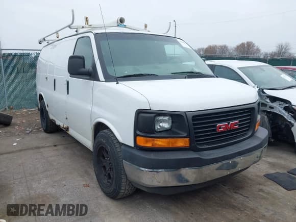 ✅ 2010 GMC Savana • VIN: 1GTUGADX8A1112048 • Lot: 43686444. Wystawiony na IAAI z przebiegiem 188 602 mil. Bezpłatny archiwum sprzedaży aukcyjnych z USA i szczegółowy raport historii pojazdu na DreamBid. Zdjęcie 1.