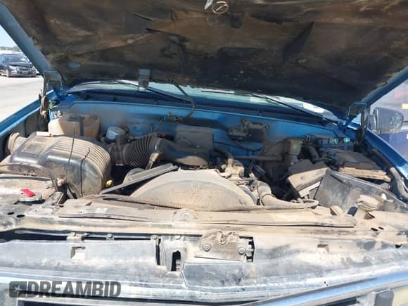 1997 Chevrolet Silverado 2500 with VIN 1GCGC29R2VE158238, listed as a IAAI auction lot 42800615 with 176,562 mi miles and . Bid and sale history available at DreamBid. Image 10.