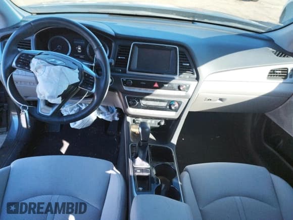 ✅ 2018 Hyundai Sonata Limited • VIN: 5NPE34AF8JH633180 • Lot: 38239353. Listed on Copart with 67,567 mi. Free auction sales archive from the USA and detailed vehicle history report at DreamBid. Image 8.