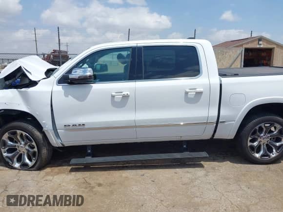 2024 Ram 1500 Limited с VIN 1C6SRFHTXRN208717, выставлен на аукционе IAAI как лот 42372730 с пробегом 5 872 миль миль и . История ставок и продаж доступна на DreamBid. Изображение 14.