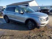 ✅ 2020 Volkswagen Tiguan SE • VIN: 3VV2B7AXXLM078926 • Lot: 91168855. Wystawiony na Copart z przebiegiem 92 379 mil. Bezpłatny archiwum sprzedaży aukcyjnych z USA i szczegółowy raport historii pojazdu na DreamBid. Zdjęcie 4.