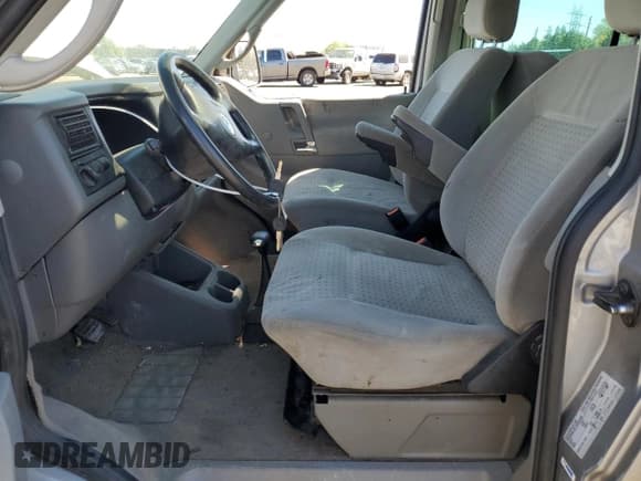 ✅ 2000 Volkswagen EuroVan • VIN: WV2MH4701YH133906 • Лот: 72370794. Опубликован ранее на Copart с пробегом Не указан. Бесплатный доступ к архиву аукционных продаж из США и подробный отчёт об истории автомобиля на DreamBid. Изображение 7.