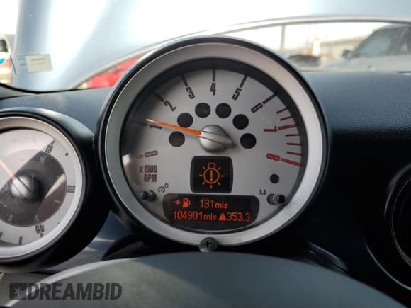 ✅ 2010 MINI Convertible S • VIN: WMWMS3C5XATY51076 • Lot: 48532735. Wystawiony na Copart z przebiegiem 104 901 mil. Bezpłatny archiwum sprzedaży aukcyjnych z USA i szczegółowy raport historii pojazdu na DreamBid. Zdjęcie 9.