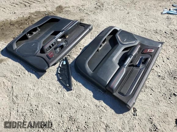 ✅ 2023 Ram 1500 TRX • VIN: 1C6SRFU98PN585201 • Lot: 89646035. Wystawiony na Copart z przebiegiem 15 112 mil. Bezpłatny archiwum sprzedaży aukcyjnych z USA i szczegółowy raport historii pojazdu na DreamBid. Zdjęcie 12.