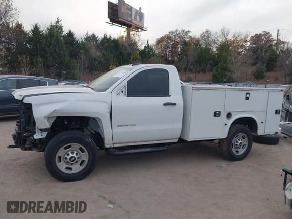 ✅ 2017 Chevrolet Silverado 2500HD Work Truck • VIN: 1GB0KUEGXHZ216215 • Лот: 43732026. Опубликован ранее на IAAI с пробегом 127 183 миль. Бесплатный доступ к архиву аукционных продаж из США и подробный отчёт об истории автомобиля на DreamBid. Изображение 14.