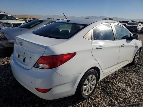 ✅ 2015 Hyundai Accent GLS • VIN: KMHCT4AE0FU795702 • Лот: 73735694. Опубликован ранее на Copart с пробегом 109 882 миль. Бесплатный доступ к архиву аукционных продаж из США и подробный отчёт об истории автомобиля на DreamBid. Изображение 3.