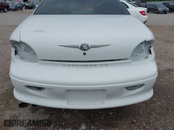 ✅ 2004 Chrysler Concorde LX • VIN: 2C3HD46R24H682275 • Lot: 42595032. Wystawiony na IAAI z przebiegiem 76 551 mil. Bezpłatny archiwum sprzedaży aukcyjnych z USA i szczegółowy raport historii pojazdu na DreamBid. Zdjęcie 6.