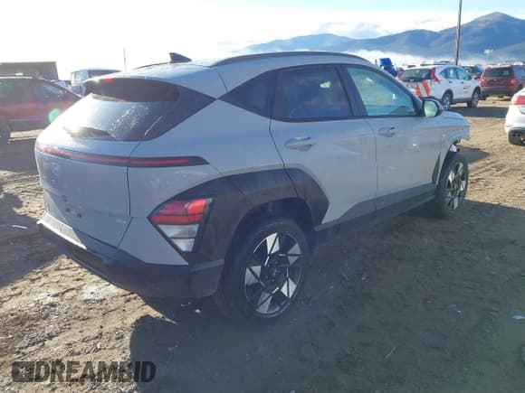✅ 2025 Hyundai Kona SEL • VIN: KM8HBCAB1SU310910 • Лот: 43537364. Опубликован ранее на IAAI с пробегом 11 283 миль. Бесплатный доступ к архиву аукционных продаж из США и подробный отчёт об истории автомобиля на DreamBid. Изображение 4.