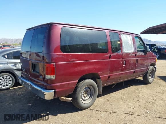 ✅ 2006 Ford Econoline Passenger XL • VIN: 1FBNE31L56HB01034 • Lot: 42118906. Wystawiony na IAAI z przebiegiem 213 621 mil. Bezpłatny archiwum sprzedaży aukcyjnych z USA i szczegółowy raport historii pojazdu na DreamBid. Zdjęcie 4.