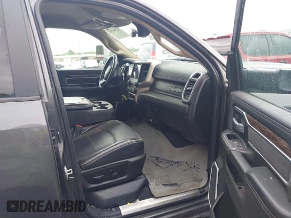 ✅ 2020 Ram 2500 Laramie • VIN: 3C6UR5KL0LG276326 • Lot: 42508739. Listed on IAAI with 437,471 mi. Free auction sales archive from the USA and detailed vehicle history report at DreamBid. Image 5.