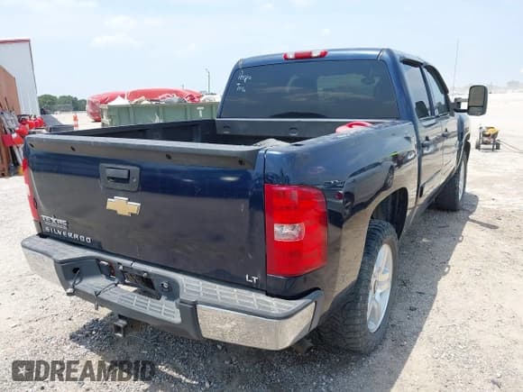 ✅ 2007 Chevrolet Silverado 1500 1LT • VIN: 2GCEC13J971511292 • Lot: 42181818. Wystawiony na IAAI z przebiegiem 239 647 mil. Bezpłatny archiwum sprzedaży aukcyjnych z USA i szczegółowy raport historii pojazdu na DreamBid. Zdjęcie 4.