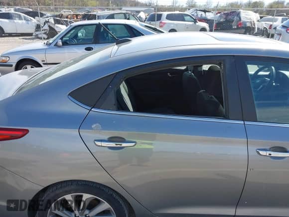 2022 Hyundai Accent Limited z VIN 3KPC34A64NE157480, wystawiony jako IAAI lot #41866049 z przebiegiem 12 909 mil mil oraz . Historia ofert i sprzedaży dostępna na DreamBid. Obrazek 17.