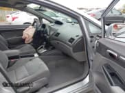 ✅ 2010 Honda Civic EX • VIN: 2HGFA1F84AH517679 • Lot: 43562876. Wystawiony na IAAI z przebiegiem 108 286 mil. Bezpłatny archiwum sprzedaży aukcyjnych z USA i szczegółowy raport historii pojazdu na DreamBid. Zdjęcie 5.