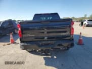✅ 2021 Chevrolet Silverado 1500 High Country • VIN: 1GCUYHET8MZ312239 • Lot: 69828424. Wystawiony na Copart z przebiegiem 100 042 mil. Bezpłatny archiwum sprzedaży aukcyjnych z USA i szczegółowy raport historii pojazdu na DreamBid. Zdjęcie 6.