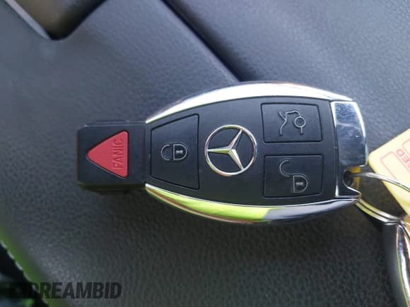 ✅ 2013 Mercedes-Benz CLS 550 • VIN: WDDLJ7DB7DA072530 • Lot: 42065879. Wystawiony na IAAI z przebiegiem 123 254 mil. Bezpłatny archiwum sprzedaży aukcyjnych z USA i szczegółowy raport historii pojazdu na DreamBid. Zdjęcie 11.