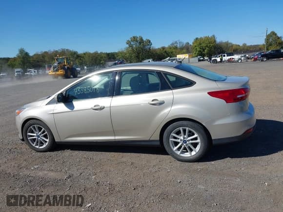 ✅ 2018 Ford Focus SE • VIN: 1FADP3F27JL202508 • Lot: 43385018. Listed on IAAI with 42,121 mi. Free auction sales archive from the USA and detailed vehicle history report at DreamBid. Image 15.