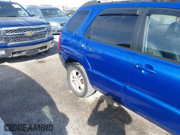 ✅ 2007 Kia Sportage LX • VIN: KNDJE723077438993 • Lot: 43520830. Wystawiony na IAAI z przebiegiem 252 351 mil. Bezpłatny archiwum sprzedaży aukcyjnych z USA i szczegółowy raport historii pojazdu na DreamBid. Zdjęcie 6.