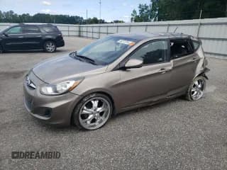 ✅ 2013 Hyundai Accent GS • VIN: KMHCT5AE7DU121856 • Лот: 68273724. Опубликован ранее на Copart с пробегом 180 967 миль. Бесплатный доступ к архиву аукционных продаж из США и подробный отчёт об истории автомобиля на DreamBid. Изображение 1.