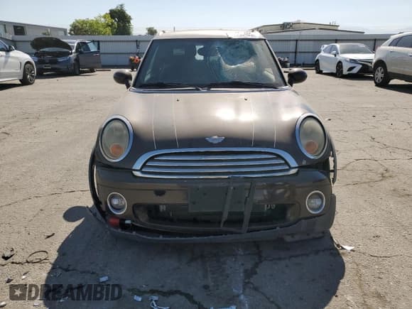 ✅ 2008 MINI Clubman • VIN: WMWML33508TJ46178 • Lot: 68038465. Listed on Copart with 162,812 mi. Free auction sales archive from the USA and detailed vehicle history report at DreamBid. Image 5.