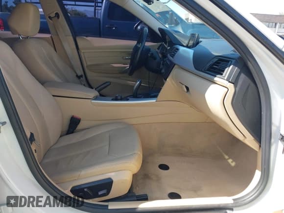 ✅ 2013 BMW 3 Series 328i • VIN: WBA3C1C54DF440644 • Лот: 42692334. Опубликован ранее на IAAI с пробегом 126 408 миль. Бесплатный доступ к архиву аукционных продаж из США и подробный отчёт об истории автомобиля на DreamBid. Изображение 5.