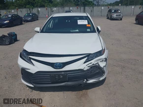 2022 Toyota Camry Hybrid LE z VIN 4T1C31AK2NU591549, wystawiony jako IAAI lot #42499072 z przebiegiem 55 882 mil mil oraz . Historia ofert i sprzedaży dostępna na DreamBid. Obrazek 12.