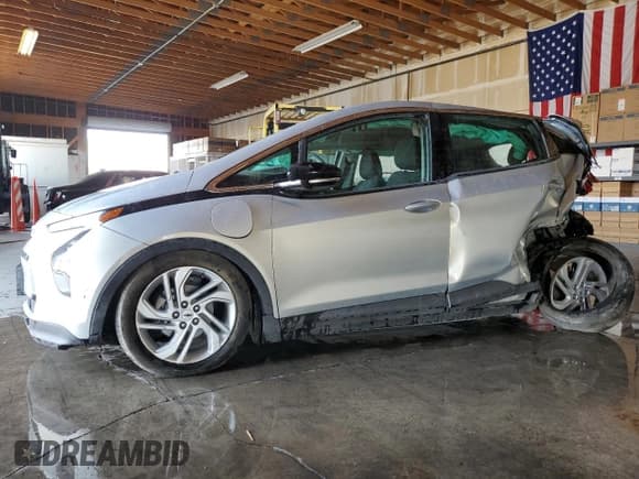 ✅ 2023 Chevrolet Bolt EV 1LT • VIN: 1G1FW6S04P4179695 • Lot: 63068824. Wystawiony na Copart z przebiegiem 10 561 mil. Bezpłatny archiwum sprzedaży aukcyjnych z USA i szczegółowy raport historii pojazdu na DreamBid. Zdjęcie 1.