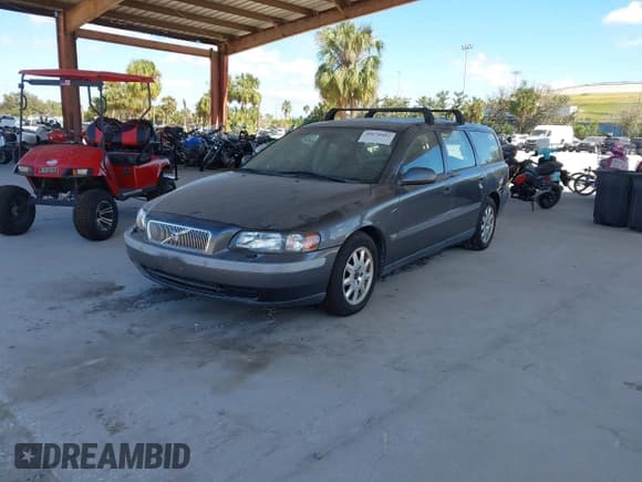 ✅ 2003 Volvo V70 2.4L • VIN: YV1SW61T732293207 • Lot: 40670402. Listed on IAAI with 182,785 mi. Free auction sales archive from the USA and detailed vehicle history report at DreamBid. Image 2.