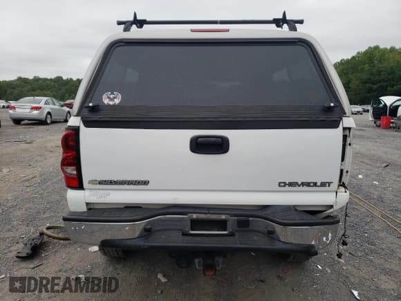 ✅ 2004 Chevrolet Silverado 1500 Z71 • VIN: 2GCEK19T041275137 • Лот: 68998424. Опубликован ранее на Copart с пробегом 127 318 миль. Бесплатный доступ к архиву аукционных продаж из США и подробный отчёт об истории автомобиля на DreamBid. Изображение 6.