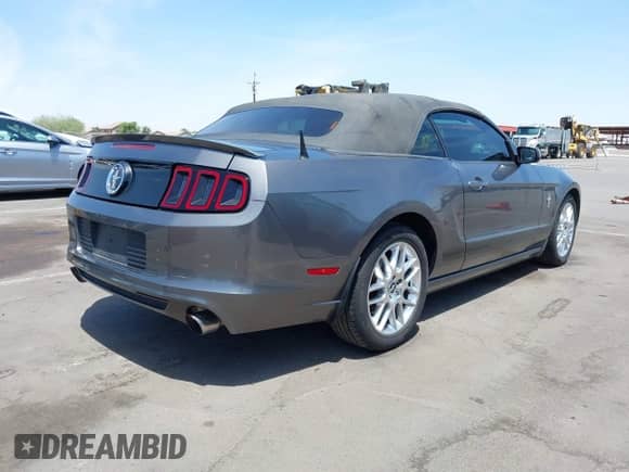 2014 Ford Mustang V6 с VIN 1ZVBP8EM1E5291808, выставлен на аукционе IAAI как лот 42353380 с пробегом 87 733 миль миль и . История ставок и продаж доступна на DreamBid. Изображение 4.