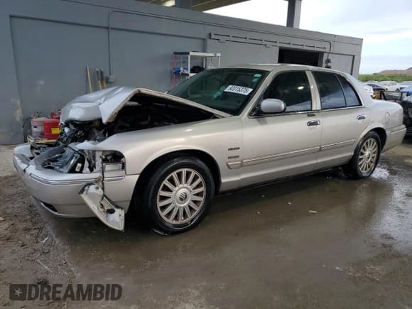 ✅ 2009 Mercury Grand Marquis LS • VIN: 2MEHM75V19X619725 • Lot: 92015375. Wystawiony na Copart z przebiegiem 212 620 mil. Bezpłatny archiwum sprzedaży aukcyjnych z USA i szczegółowy raport historii pojazdu na DreamBid. Zdjęcie 1.
