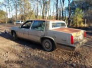 ✅ 1988 Cadillac DeVille • VIN: 1G6CD5155J4332134 • Lot: 43765272. Wystawiony na IAAI z przebiegiem 173 626 mil. Bezpłatny archiwum sprzedaży aukcyjnych z USA i szczegółowy raport historii pojazdu na DreamBid. Zdjęcie 3.