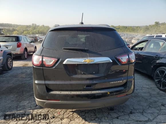✅ 2016 Chevrolet Traverse LT • VIN: 1GNKRGKD3GJ321260 • Lot: 71746294. Wystawiony na Copart z przebiegiem 185 502 mil. Bezpłatny archiwum sprzedaży aukcyjnych z USA i szczegółowy raport historii pojazdu na DreamBid. Zdjęcie 6.