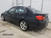 ✅ 2013 BMW 3 Series 320i • VIN: WBA3B1C55DK130402 • Lot: 93122405. Wystawiony na Copart z przebiegiem 158 831 mil. Bezpłatny archiwum sprzedaży aukcyjnych z USA i szczegółowy raport historii pojazdu na DreamBid. Zdjęcie 2.