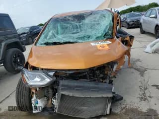 ✅ 2017 Chevrolet Bolt EV LT • VIN: 1G1FW6S02H4179843 • Lot: 53278084. Wystawiony na Copart z przebiegiem Nie podano. Bezpłatny archiwum sprzedaży aukcyjnych z USA i szczegółowy raport historii pojazdu na DreamBid. Zdjęcie 5.