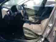 2020 Hyundai Kona SE z VIN KM8K1CAA1LU440414, wystawiony jako Copart lot #60979053 z przebiegiem 62 356 mil mil oraz . Historia ofert i sprzedaży dostępna na DreamBid. Obrazek 7.