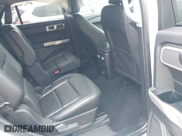 ✅ 2022 Ford Explorer XLT • VIN: 1FMSK7DH0NGA34445 • Lot: 40194896. Wystawiony na IAAI z przebiegiem 21 625 mil. Bezpłatny archiwum sprzedaży aukcyjnych z USA i szczegółowy raport historii pojazdu na DreamBid. Zdjęcie 8.