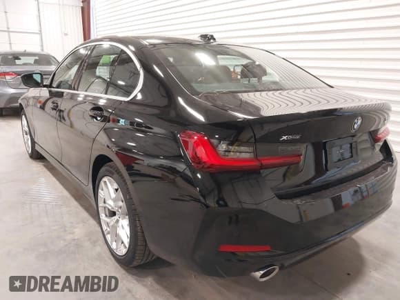 ✅ 2025 BMW 3 Series 330i xDrive • VIN: 3MW89CW03S8F07417 • Lot: 41645759. Wystawiony na IAAI z przebiegiem 1 345 mil. Bezpłatny archiwum sprzedaży aukcyjnych z USA i szczegółowy raport historii pojazdu na DreamBid. Zdjęcie 3.