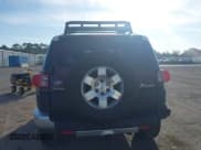 ✅ 2007 Toyota FJ Cruiser • VIN: JTEBU11F570077751 • Lot: 41754323. Wystawiony na IAAI z przebiegiem 284 137 mil. Bezpłatny archiwum sprzedaży aukcyjnych z USA i szczegółowy raport historii pojazdu na DreamBid. Zdjęcie 16.