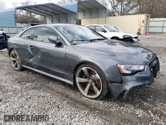 ✅ 2013 Audi RS 5 • VIN: WUAC6AFR5DA900998 • Lot: 41709785. Listed on Copart with 32,694 mi. Free auction sales archive from the USA and detailed vehicle history report at DreamBid. Image 4.
