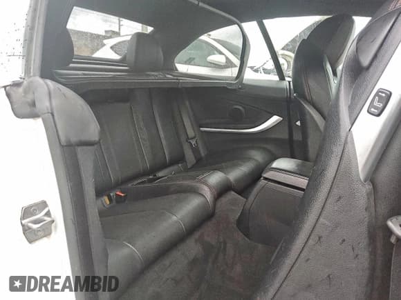 ✅ 2018 BMW 4 Series 430i • VIN: WBA4Z1C56JEC60637 • Lot: 92638015. Wystawiony na Copart z przebiegiem 55 917 mil. Bezpłatny archiwum sprzedaży aukcyjnych z USA i szczegółowy raport historii pojazdu na DreamBid. Zdjęcie 10.