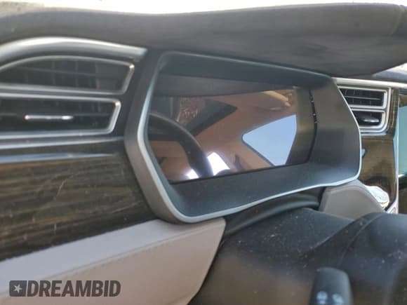 ✅ 2015 Tesla Model S 85D • VIN: 5YJSA1S20FF096524 • Лот: 95681295. Опубликован ранее на Copart с пробегом Не указан. Бесплатный доступ к архиву аукционных продаж из США и подробный отчёт об истории автомобиля на DreamBid. Изображение 9.