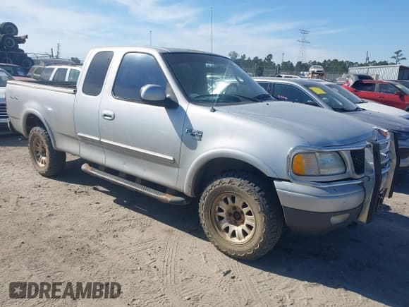 ✅ 2002 Ford F-150 XL • VIN: 1FTRX18L42NA92842 • Lot: 43592828. Wystawiony na IAAI z przebiegiem Nie podano. Bezpłatny archiwum sprzedaży aukcyjnych z USA i szczegółowy raport historii pojazdu na DreamBid. Zdjęcie 1.