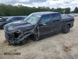 2019 Ram 1500 Laramie с VIN 1C6SRFJT8KN916982, выставлен на аукционе Copart как лот 84792315 с пробегом 112 247 миль миль и Списание • Salvage title. История ставок и продаж доступна на DreamBid. Изображение 1.