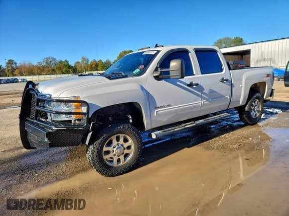 ✅ 2013 Chevrolet Silverado 2500HD LT • VIN: 1GC1KXCG1DF228799 • Лот: 93892375. Опубликован ранее на Copart с пробегом 125 470 миль. Бесплатный доступ к архиву аукционных продаж из США и подробный отчёт об истории автомобиля на DreamBid. Изображение 1.