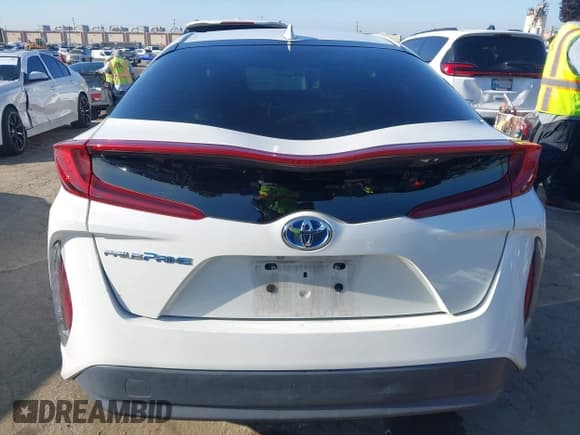 ✅ 2019 Toyota Prius Advanced • VIN: JTDKARFP2K3117675 • Lot: 42224256. Listed on IAAI with Not provided. Free auction sales archive from the USA and detailed vehicle history report at DreamBid. Image 17.